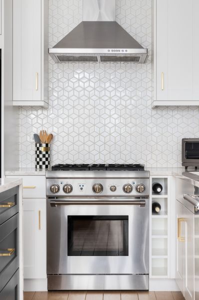 Stove Backsplash Placement